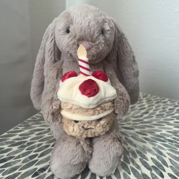 NWT JELLYCAT BASHFUL BEIGE BUNNY BIRTHDAY CAKE Authentic - Picture 1 of 5